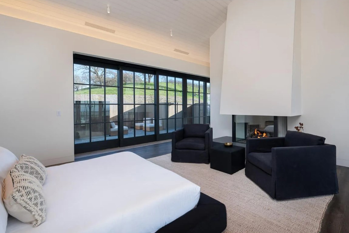 3281 Napa Road — guest bedroom
